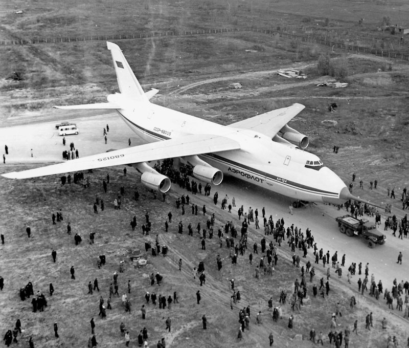 Первый полет транспортного самолета АН-124 «Руслан»