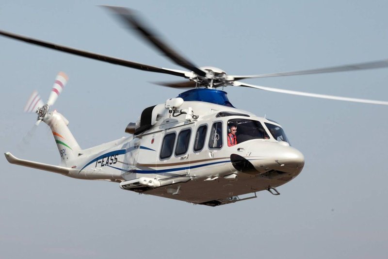 Военный вертолет aw139