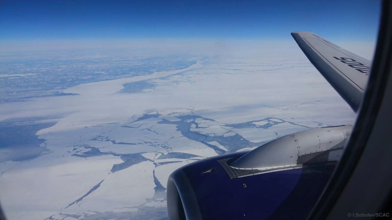 Самолет в Арктике