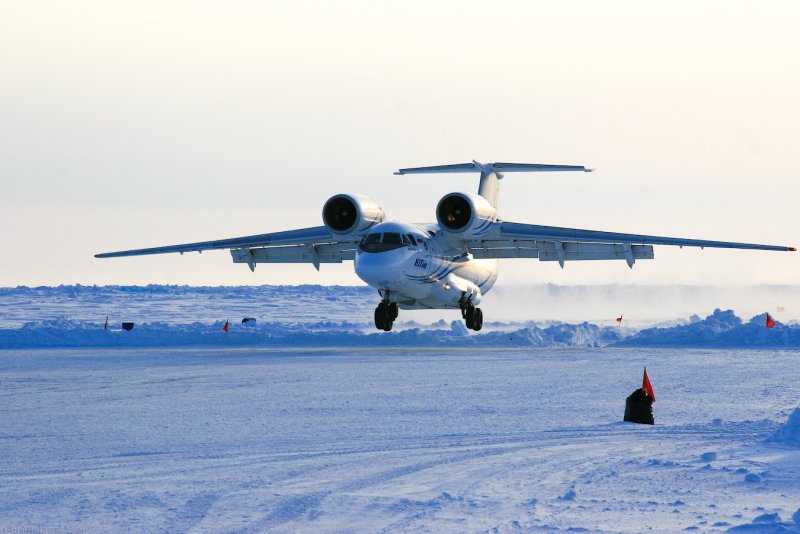 АН 72 на Северном полюсе