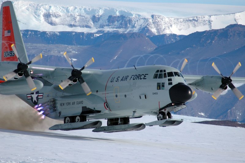 C-130 Hercules с лыжными шасси