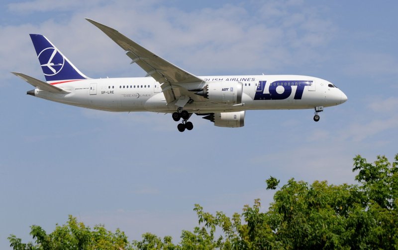 Lot (авиакомпания)