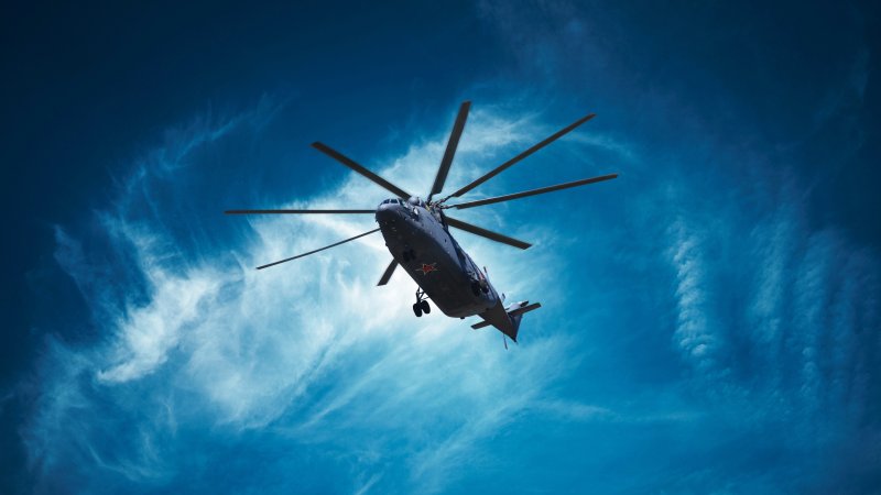 Вертолёт ми-26 в небе