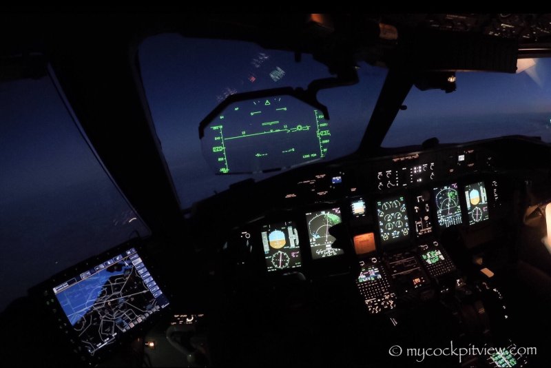 Boeing 737 Night Cockpit