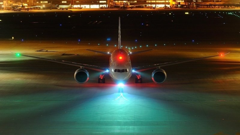Red Lighting самолет