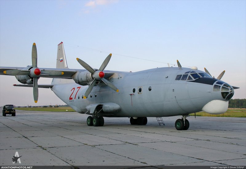 Самолет АН 12
