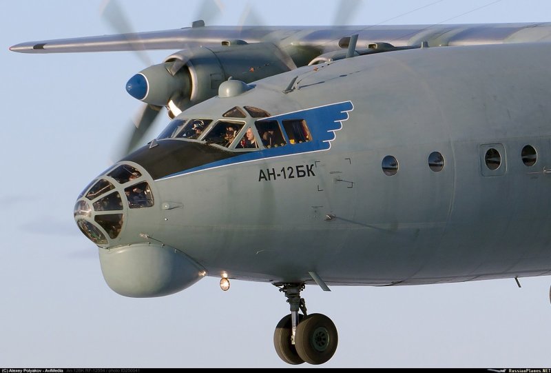 АН 12 крыло