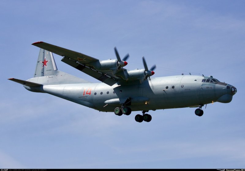 Транспортный турбовинтовой самолет АН-12