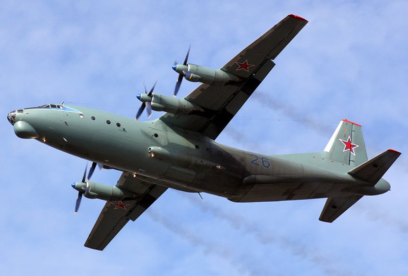 Военный самолет АН 12