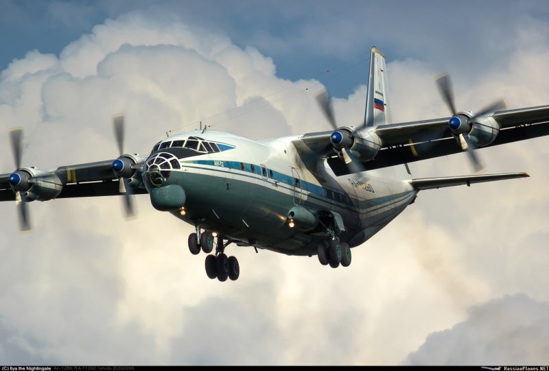 Турбовинтовой самолет АН-12