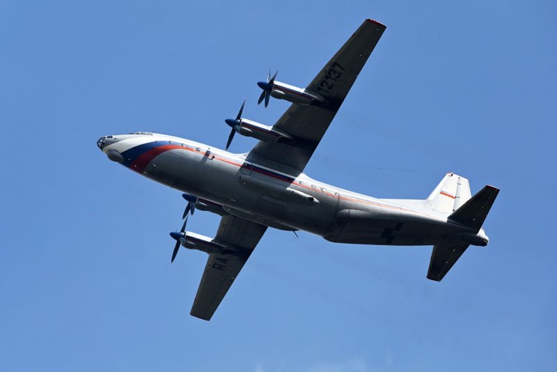 Самолет АН 12