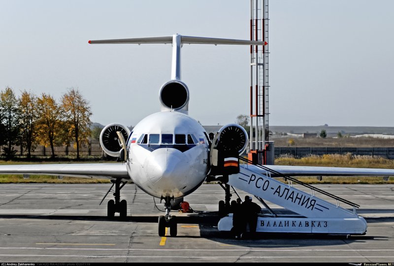 Як-42 багажник