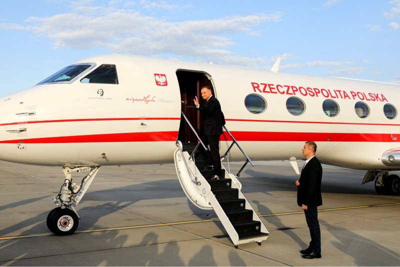 Самолет президента Польши Дуда