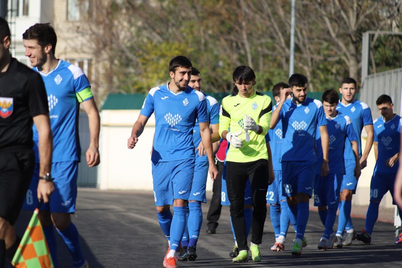 Динамо Махачкала футболист