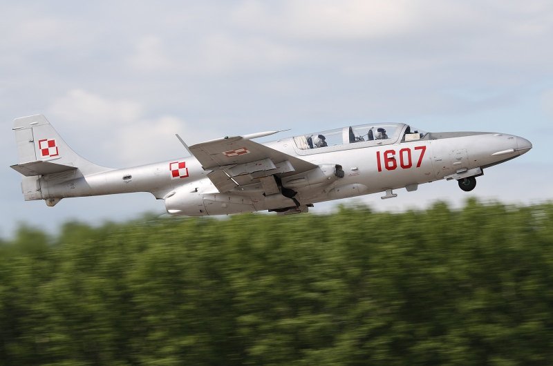 TS-11 Iskra
