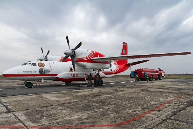 Пожарный самолет АН-32п Россия