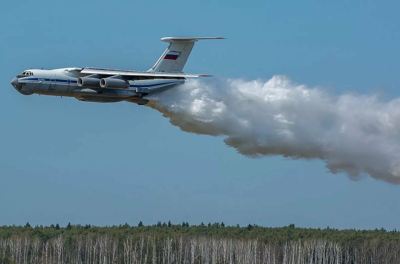 Пожарный самолет ил-76
