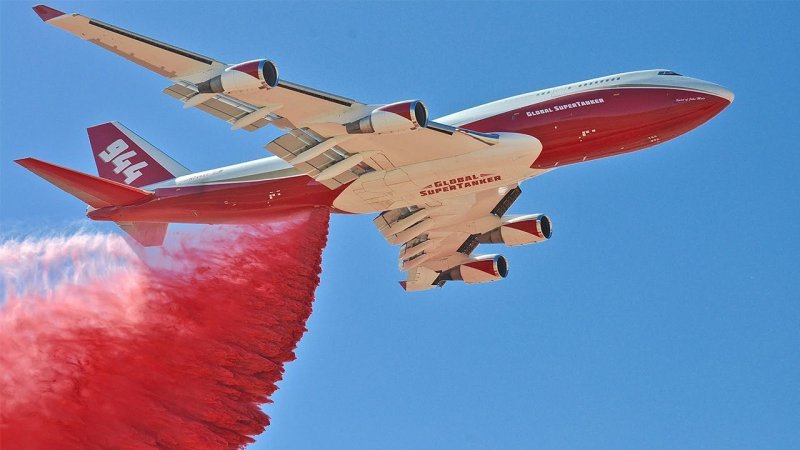 Самолет 747 Global Supertanker