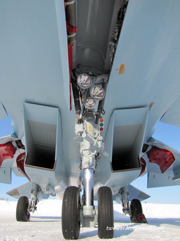 Передняя стойка Су-27