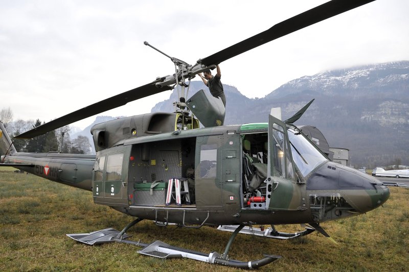 Вертолет uh-1n