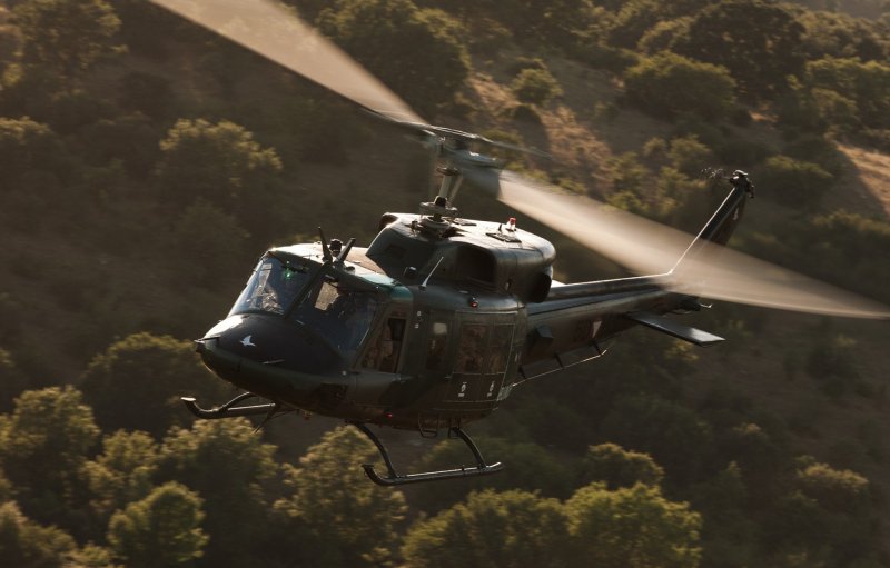 Bell 212 вертолет
