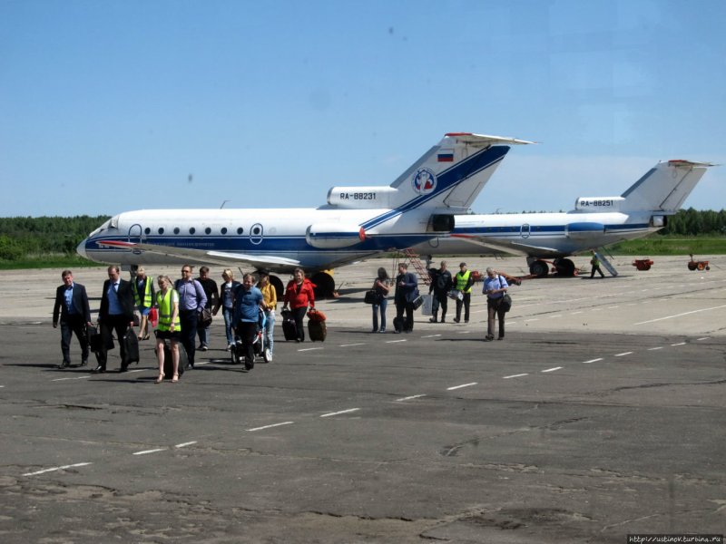 Самолет в аэропорту Вологда