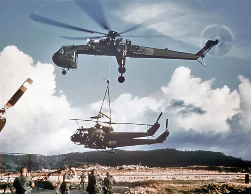 Вертолёт-кран Sikorsky s-64 Skycrane.