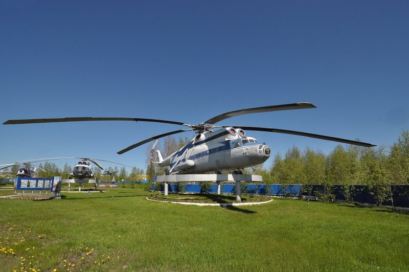 Памятник “вертолет ми-6” Нюрба