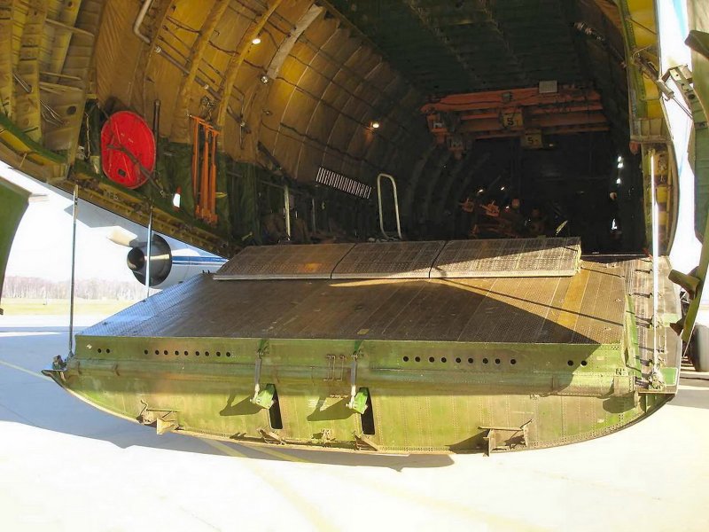 АН-124 рампа