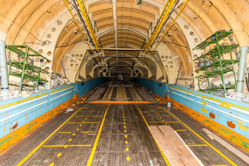 АН-22 грузовая кабина