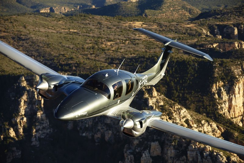 Самолет Diamond da-42t