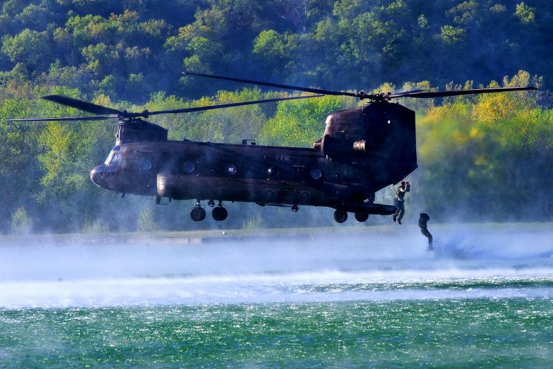 Chinook Ch-47 Soldiers