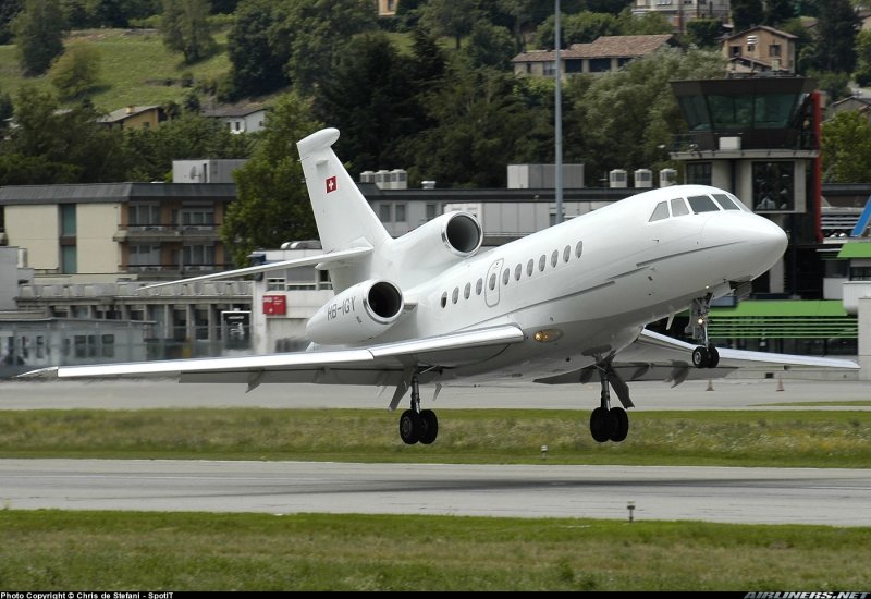 Falcon 900