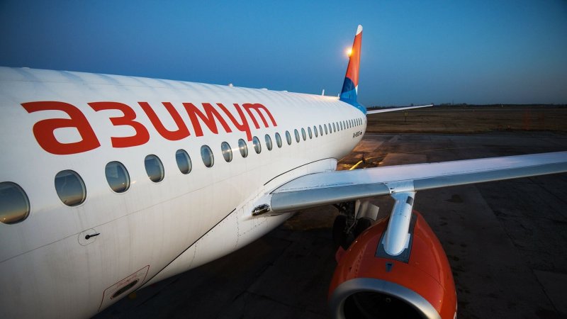 Sukhoi Superjet-100 компания Азимут