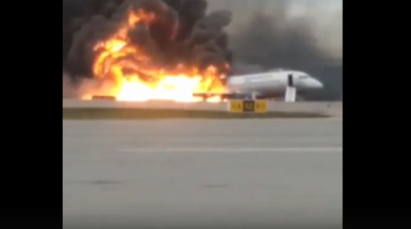 Пожар на самолете в воздухе