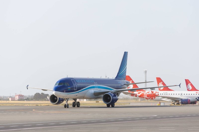 Самолет AZAL