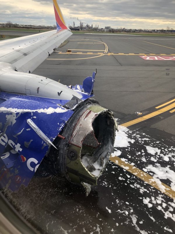 Двигатель самолёта Boeing 737