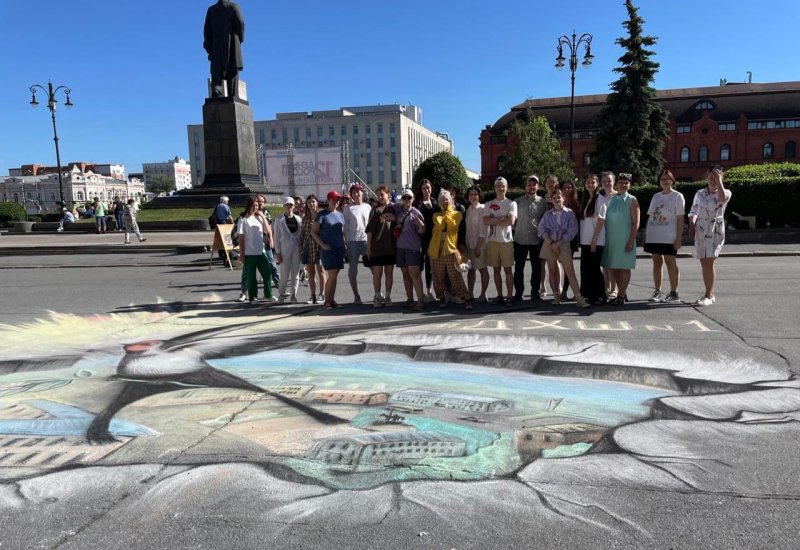 Медицинские рисунки на асфальте