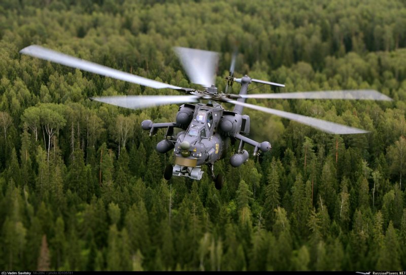 Ми-8 вертолёт над тайгой