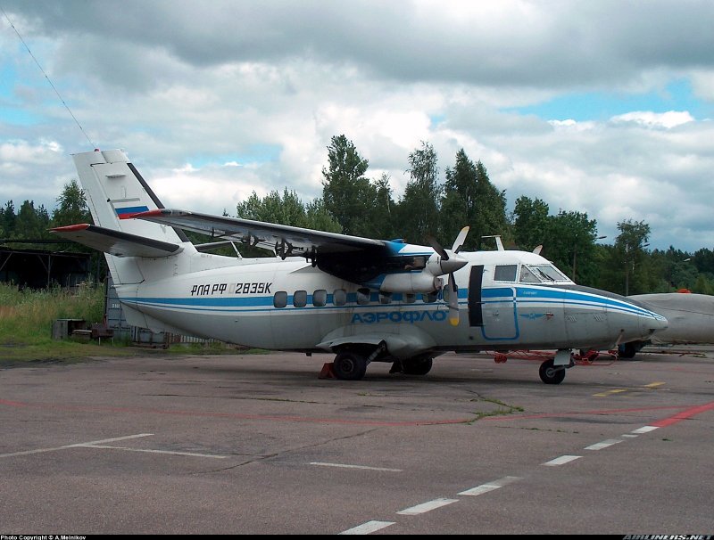 Самолет l-410 дверь