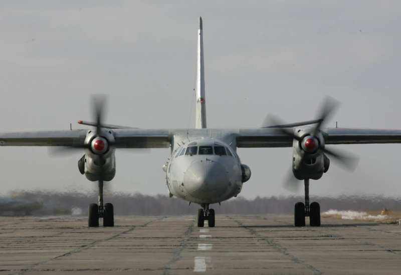 АН-26 военно-транспортный самолёт