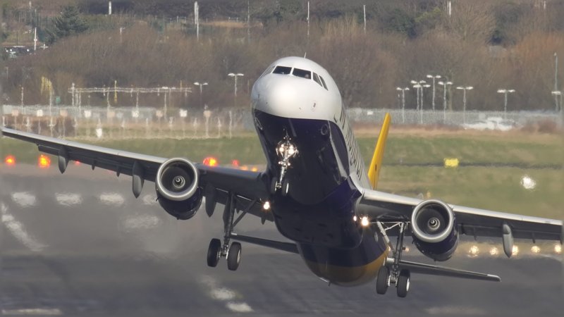 Boeing 737-800 взлет