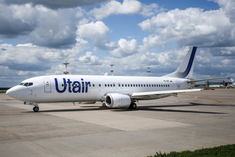 Boeing 737-400 UTAIR
