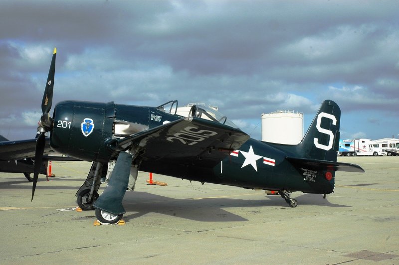 Самолет f8f Bearcat