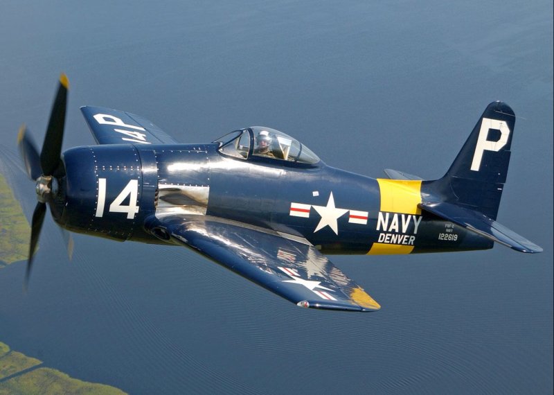 F8f Bearcat спереди