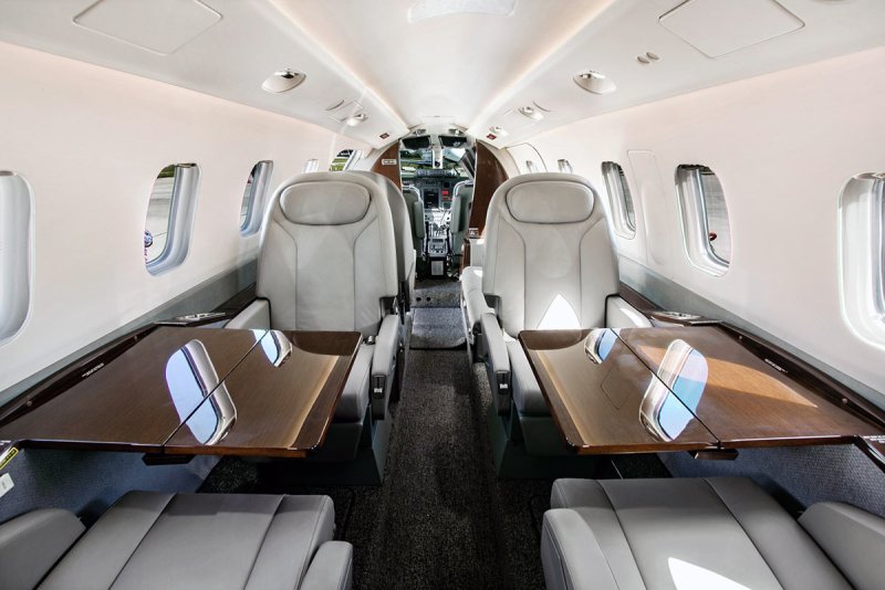 Самолет Piaggio p180 Avanti II
