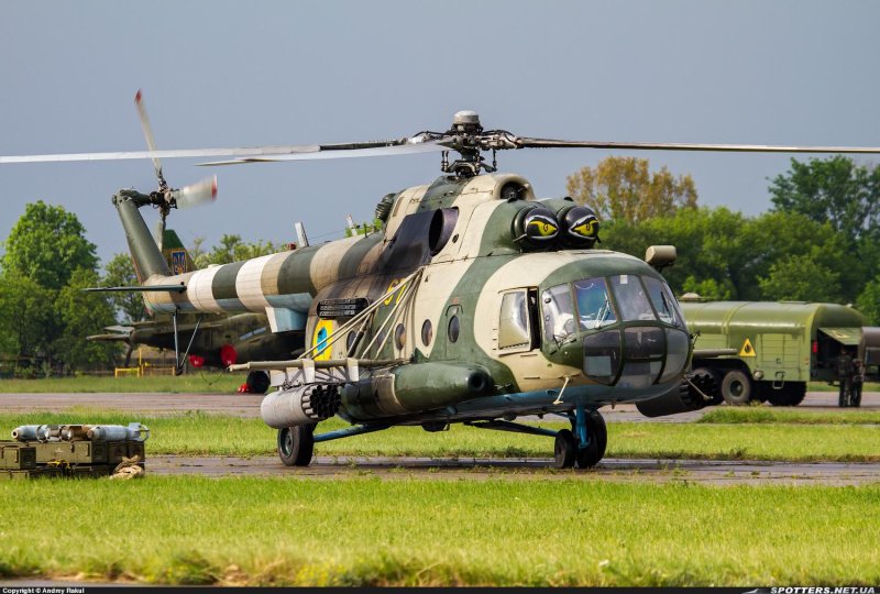 Вертолет ми 8 Украины военный