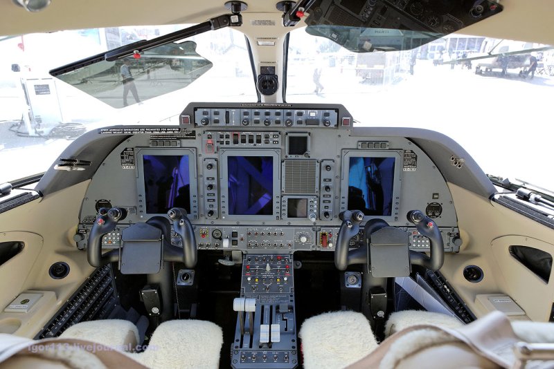 Piaggio p180 кабина