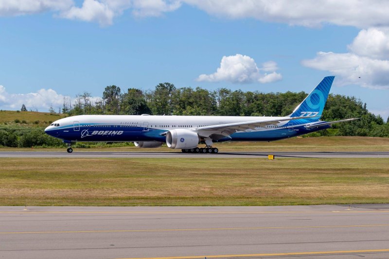 Самолет Боинг 777
