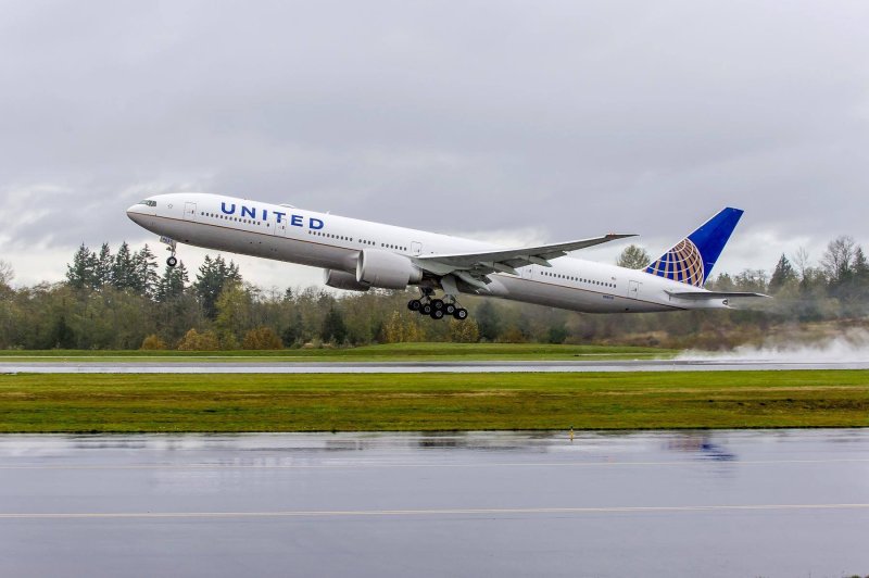 Боинг 777 United Airlines